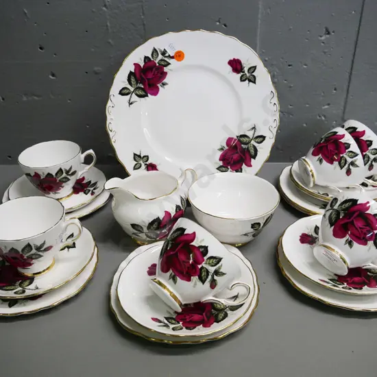 Colclough red rose pattern 21-piece tea set