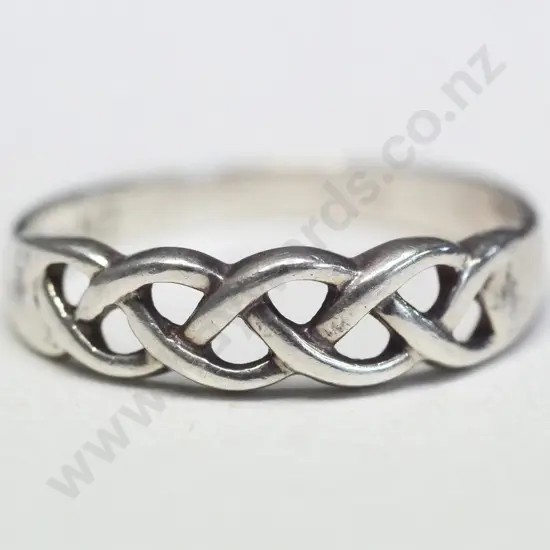 silver ring stamped 925 NZ