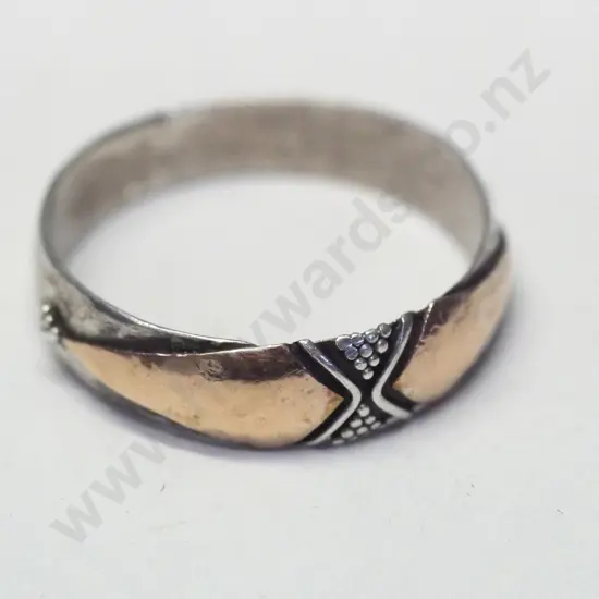 silver / gold ring stamped 925