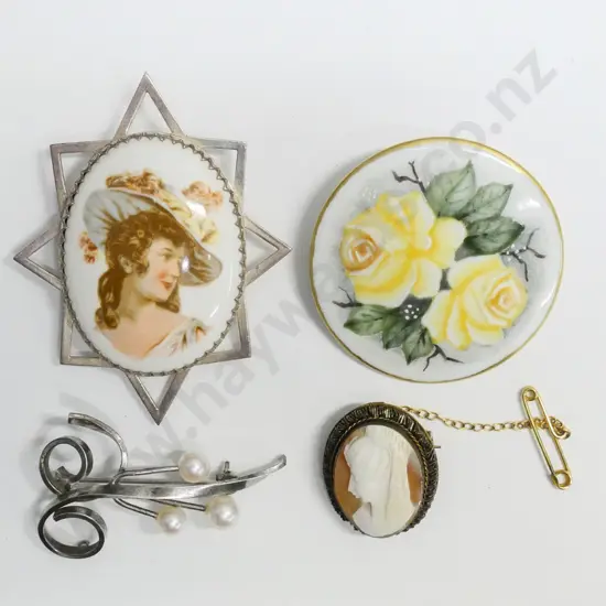 4 costume brooches