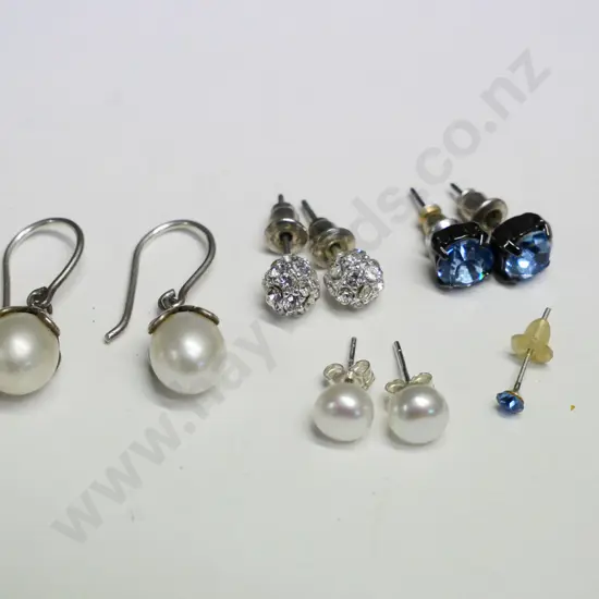 4 pairs of earrings & 1 single stud earring