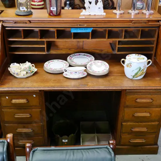oak 8 drawer roll top desk with 2 pull out boards, some damage to varnish H-1240 W-1515 D-820