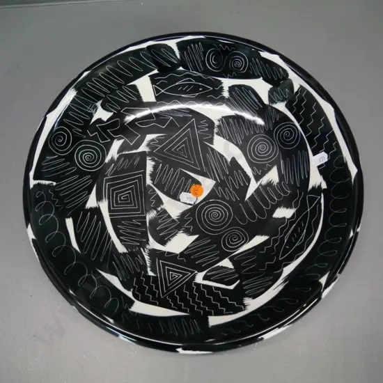 Petra Potz New Zealand hand-painted black and white studio pottery bowl D-340
