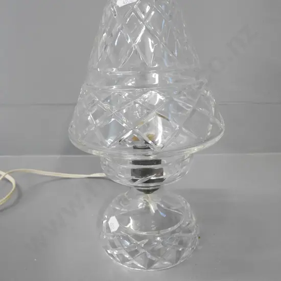 cut crystal table lamp