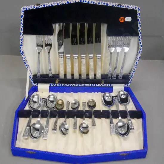 retro cased cutlery - missing 1 fork and teaspoon