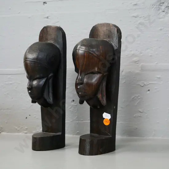 pair of African carved wood figures / book-ends H-280