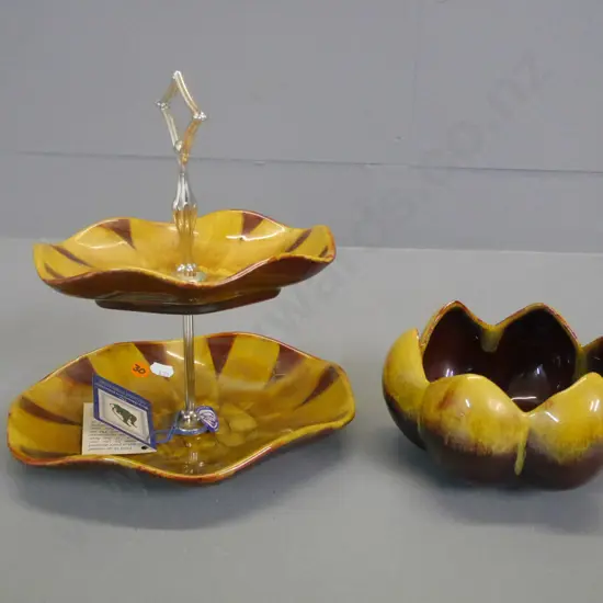 Blue Mountain cake stand H-250 and lotus bowl