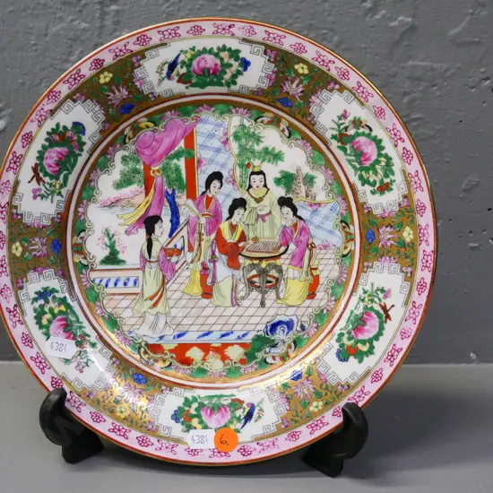Chinese hand-painted cabinet plate D-250