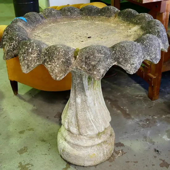 large concrete pedestal water lily shape bird bath - some cracks and wear. H-880 Diameter 880