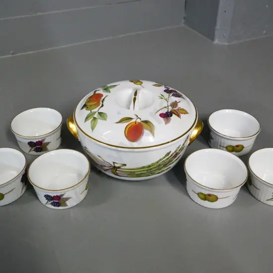 Royal Worcester Evesham - small casserole D-180 and 6 ramekins