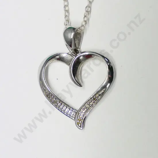 silver heart shaped necklace stamped 925