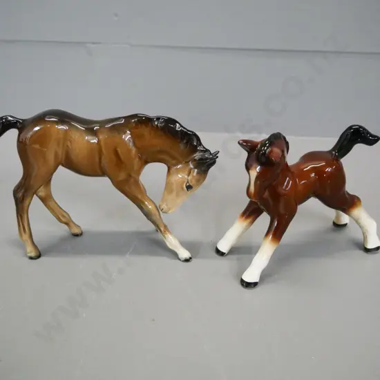 2 horse figures - Sylvac and Beswick H-120 L-180