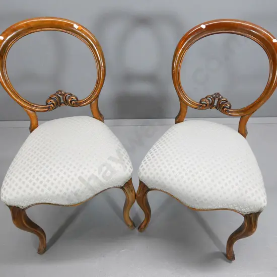 pair of Victorian walnut carved balloon-back chairs, brocade upholstered seats H870 W450 D430
