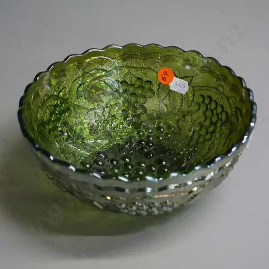small green carnival glass grapes pattern bowl