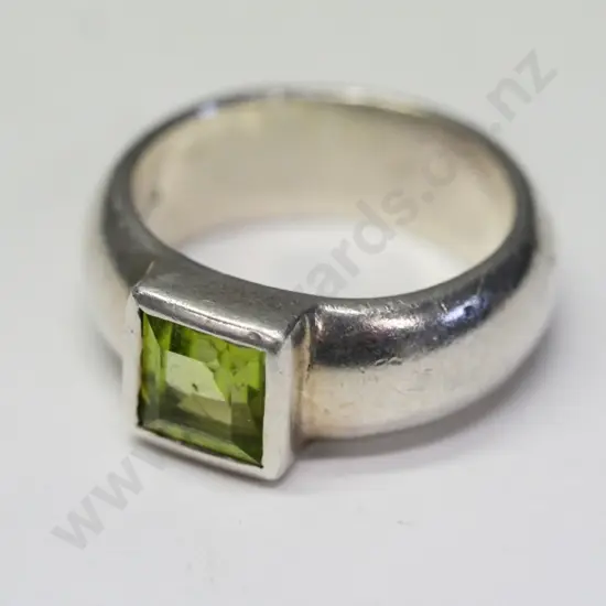 silver green tourmaline ring stamped 925