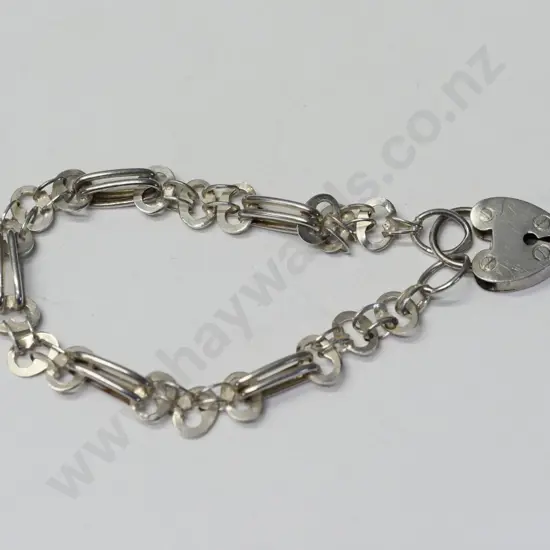 silver chain bracelet with heart shaped clasp stamped 800