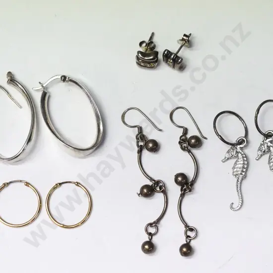 5 pairs of asstd earrings
