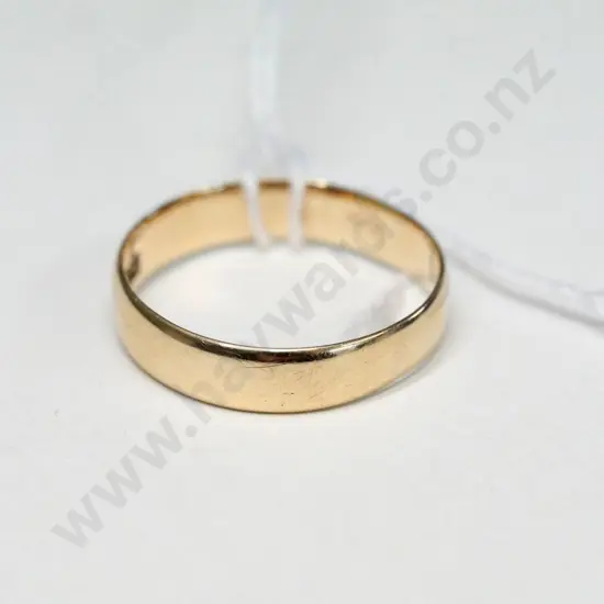 18ct gold ring - stamped 18ct