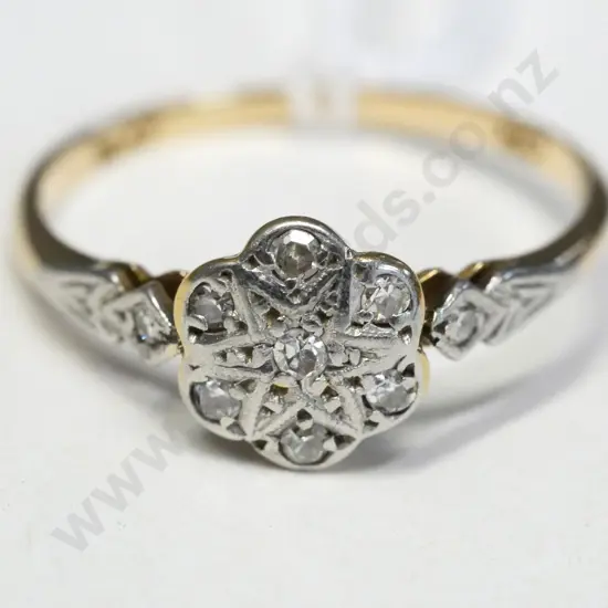 18ct platium & diamond ring - stamped 18ct plat