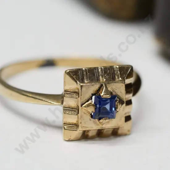 9ct sapphire dress ring - stamped 9ct