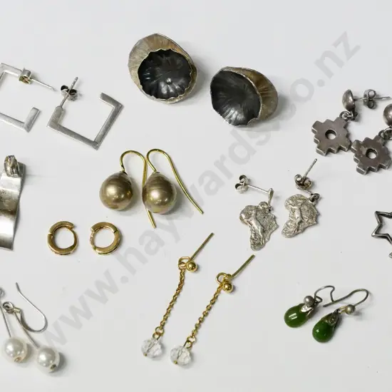 11 pairs of asstd earrings