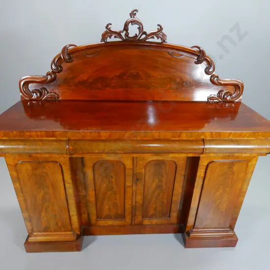 Victorian mahogany 4-door sideboard, flame fronts, 3 drawers, lockable, backstand wobbly H1460 W1530 D530