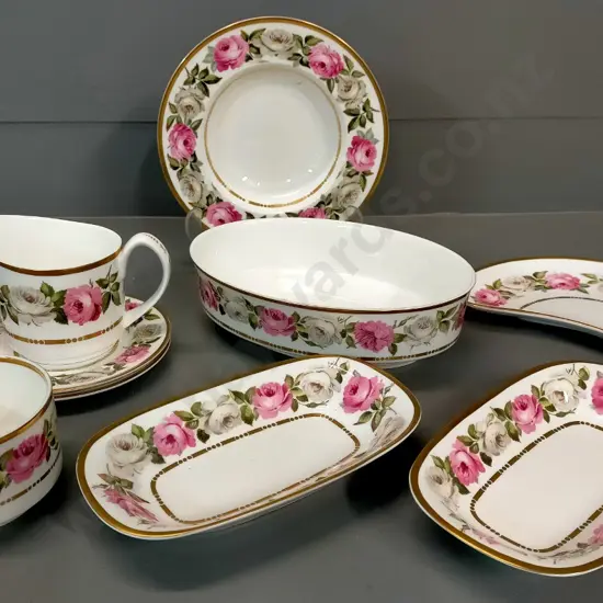 Royal Worcester Royal Garden dinner set items