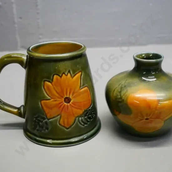 2 pieces of floral Wade Irish porcelain - vase and mug H-100