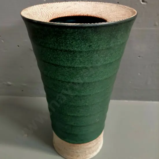 Peter Shearer hand potted vase H-230