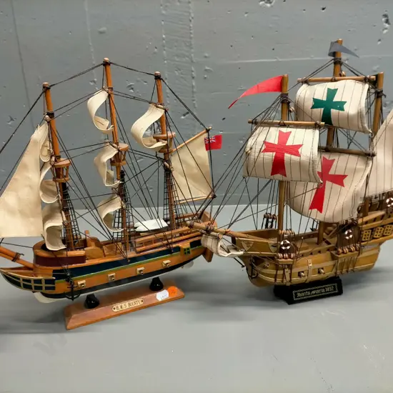 2x wooden sailing ship models - The Santa Maria, the Bounty H-350