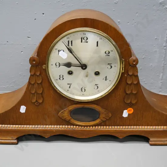 oak-cased deco style chiming mantel clock, may have had movement replaced H290 W470
