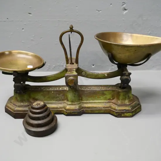 vintage set of cast iron and brass Avery balance scales with weights H-200 W-400