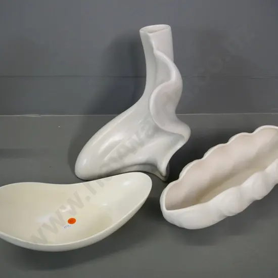 3 white vases - Crown Devon, Shorter, 1 unmarked H-300