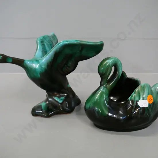 Blue Mountain pottery - swan bowl and duck figure H-140 L-200