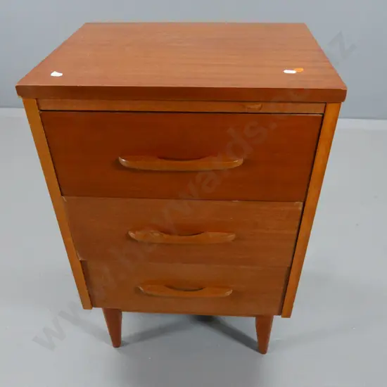 mid-century mahogany 3-drawer bedside cabinet with tapered legs, wooden handles H720 W460 D350