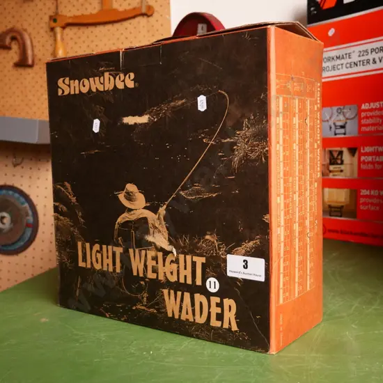 boxed as-new Snowbee size 11 waders