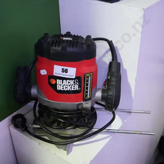 Black and Decker plunge router