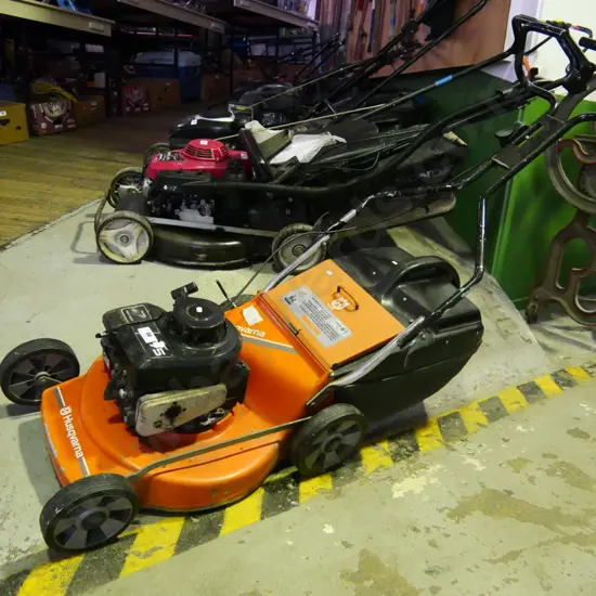Husqvarna 4 stroke motor mower