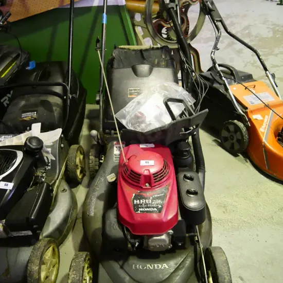 Honda heavy duty HRU 216 4 stroke motor mower