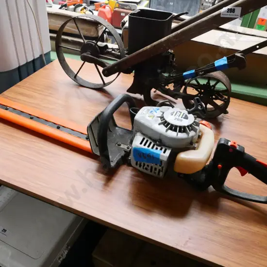 Echo 2 stroke hedge trimmer