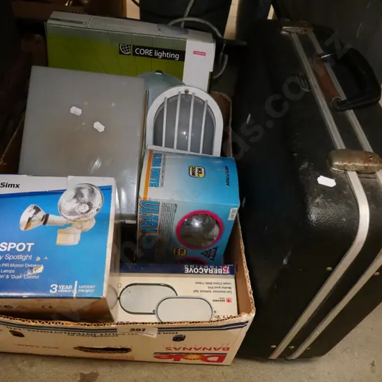 box; light fittings, Technicians tool case