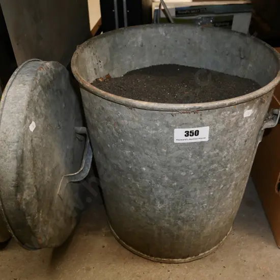 galvanised pail with lid, fine crushed sand