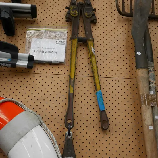 bolt cutters