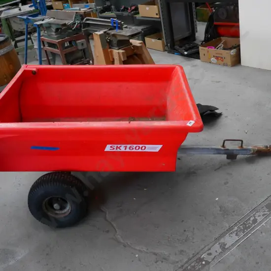 Smart Cart durable plastic garden tractor trailer 