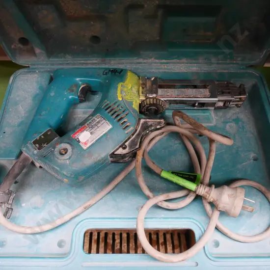 cased Makita collated screw gun