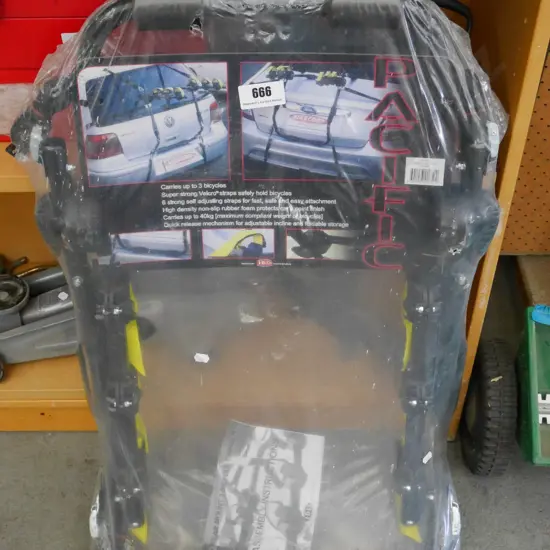 as-new Pacific hatchback mounted 3 bike bike rack