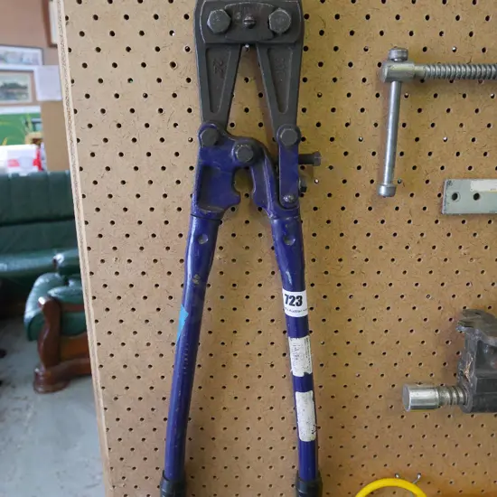bolt cutters