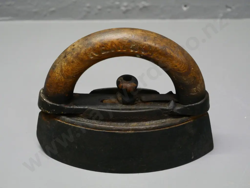 antique sad iron with wooden handle H-130 L-180 Image 1++