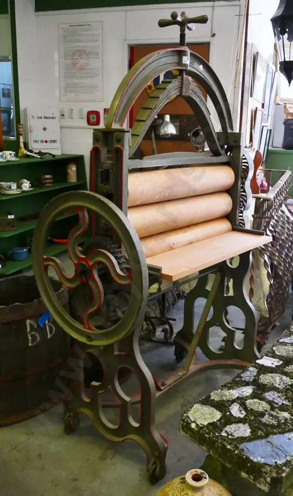 large cast iron Victorian 3 roller mangle - working but missing handle H-1700 W-1030 Image 1++