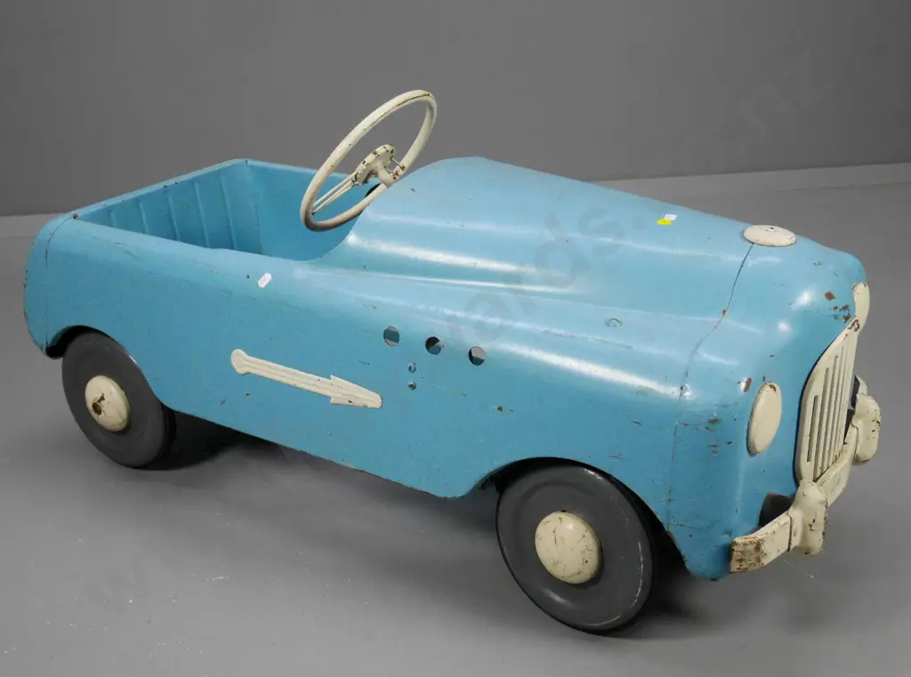 vintage child's pedal car - wear to paint, missing/damaged steering wheel spokes H-500 L-1000 W-400 Image 1++